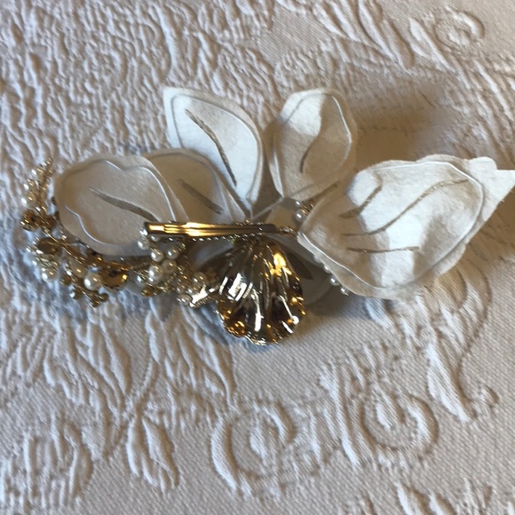 David’s Bridal Headpiece w/ Pearls & Crystals - Picture 3 of 11